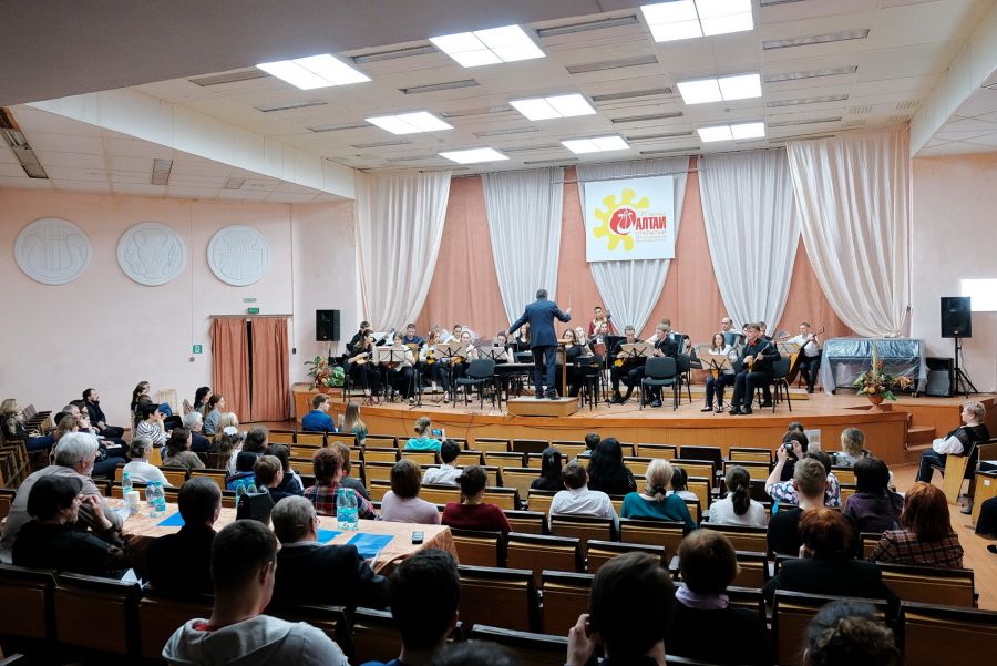Несколько десятков музыкантов из городов Алтайского края выступили в Бийске 