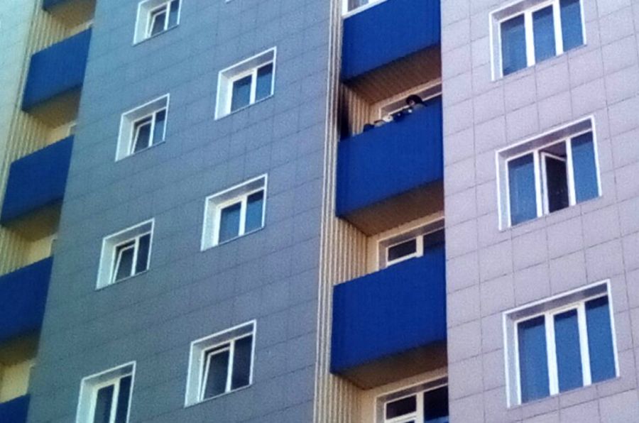 Пожар на балконе на шестом этаже произошел в Бийске