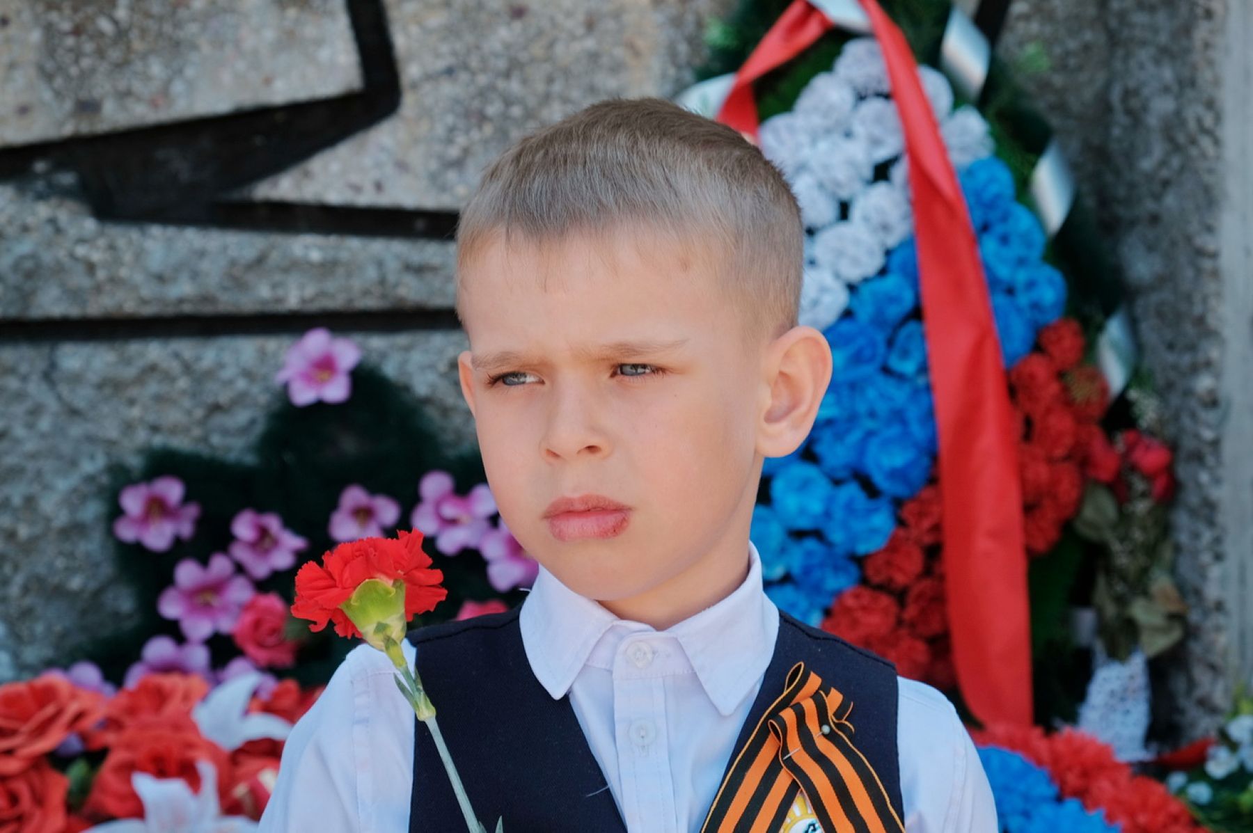 Накануне Дня Победы уроки истории проходят у Вечного огня 