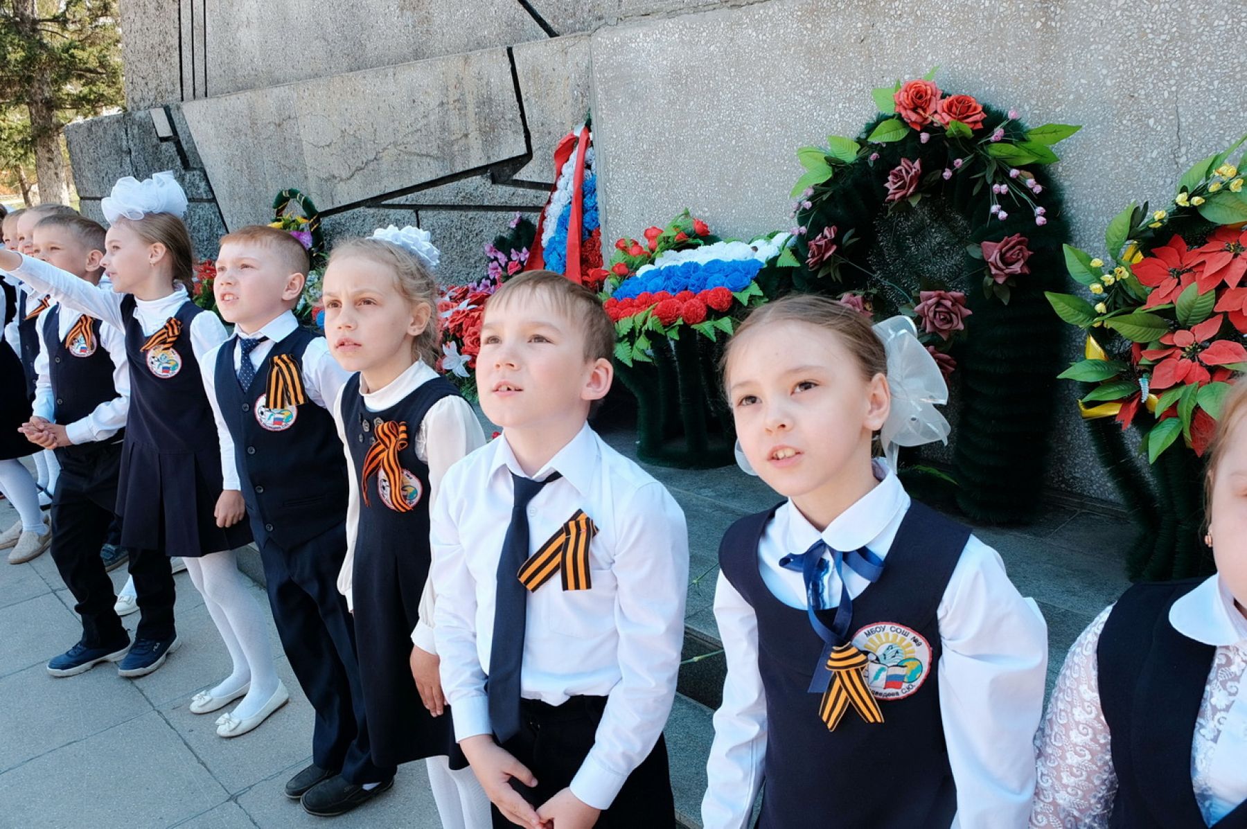 Накануне Дня Победы уроки истории проходят у Вечного огня 