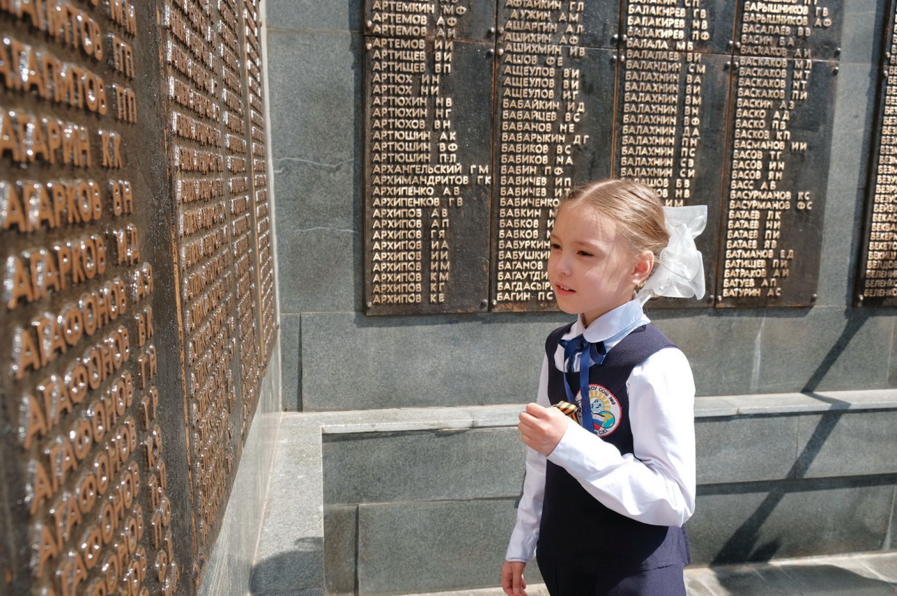 Накануне Дня Победы уроки истории проходят у Вечного огня 