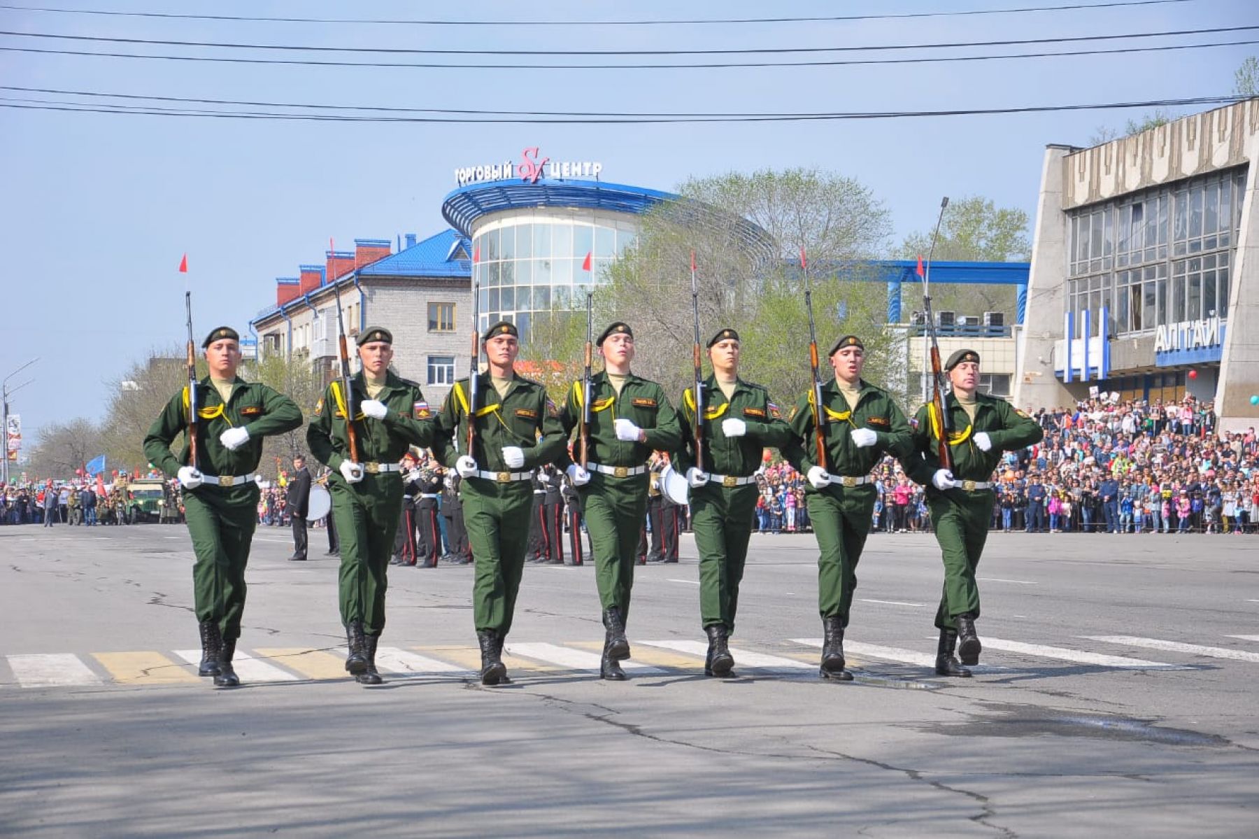 Военная техника военно-исторических клубов вышла на площадь