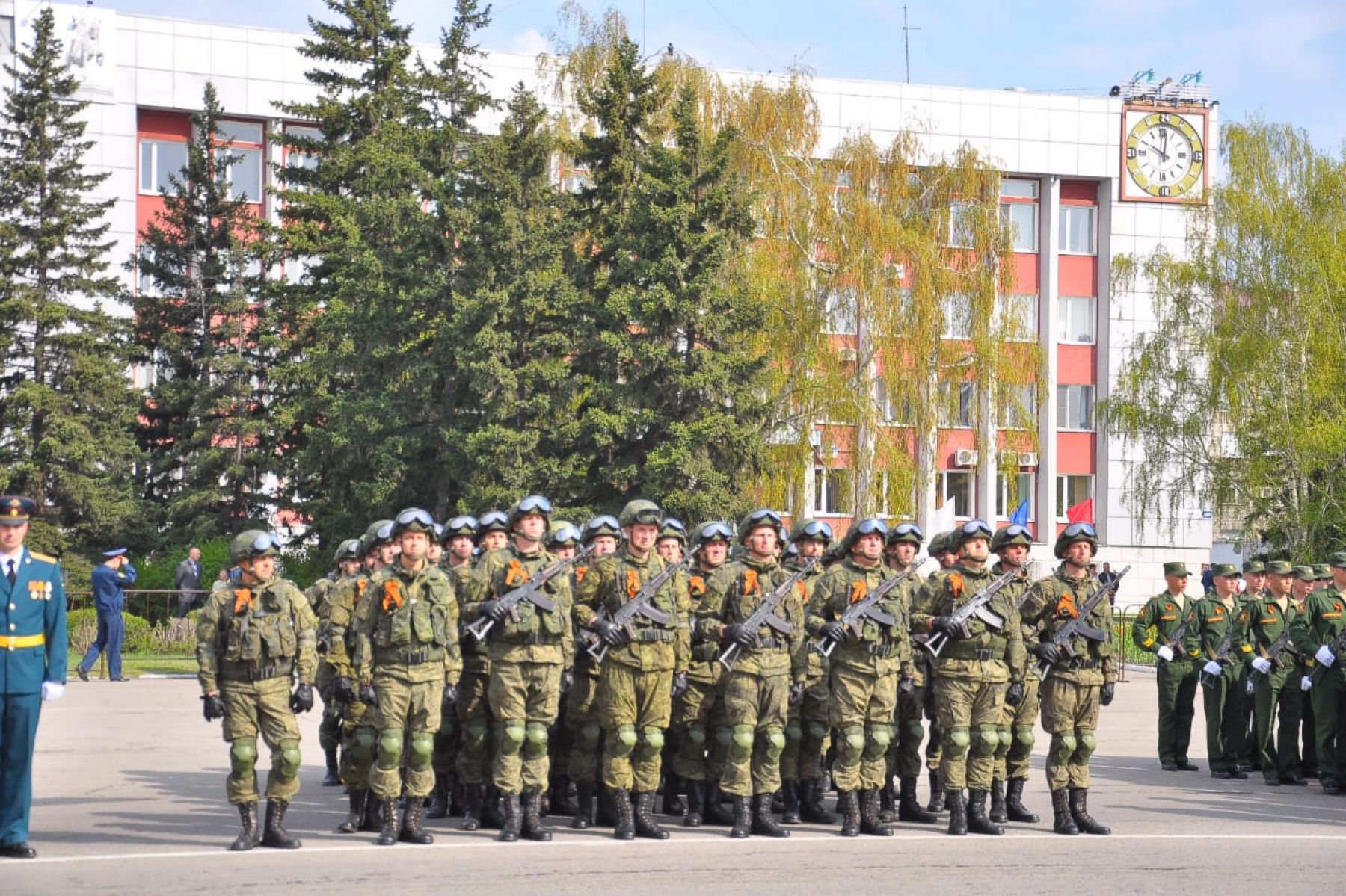 Военная техника военно-исторических клубов вышла на площадь