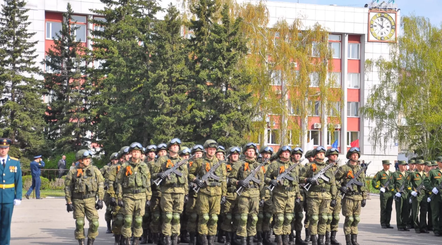 Военная техника военно-исторических клубов вышла на площадь