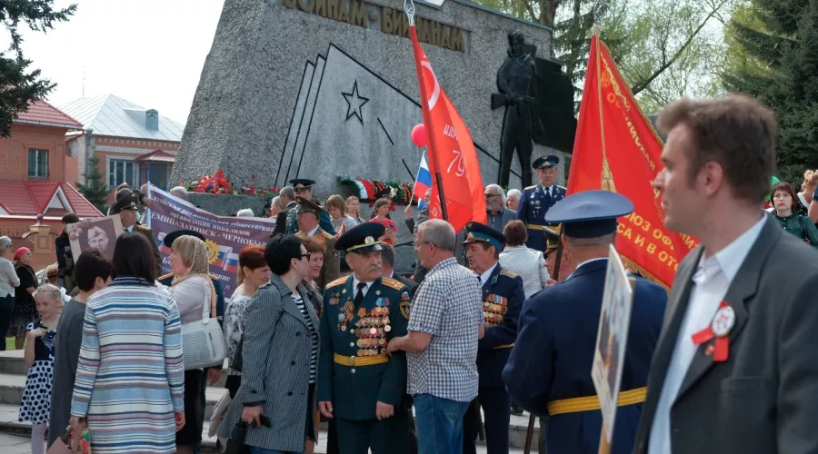 Торжественный парад Победы в Бийске завершился