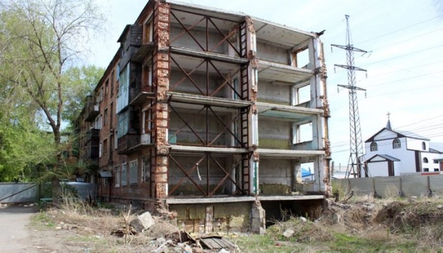Обещанного три года ждут: дом «без этажа» хотят сдать в июне - жители не верят