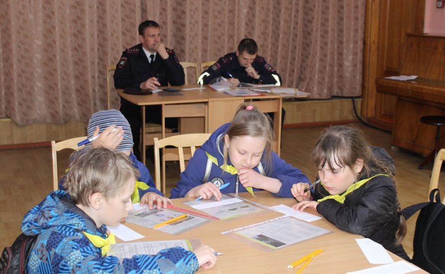 Конкурс для школьников «Безопасное колесо» провели в Бийске сотрудники ГИБДД 