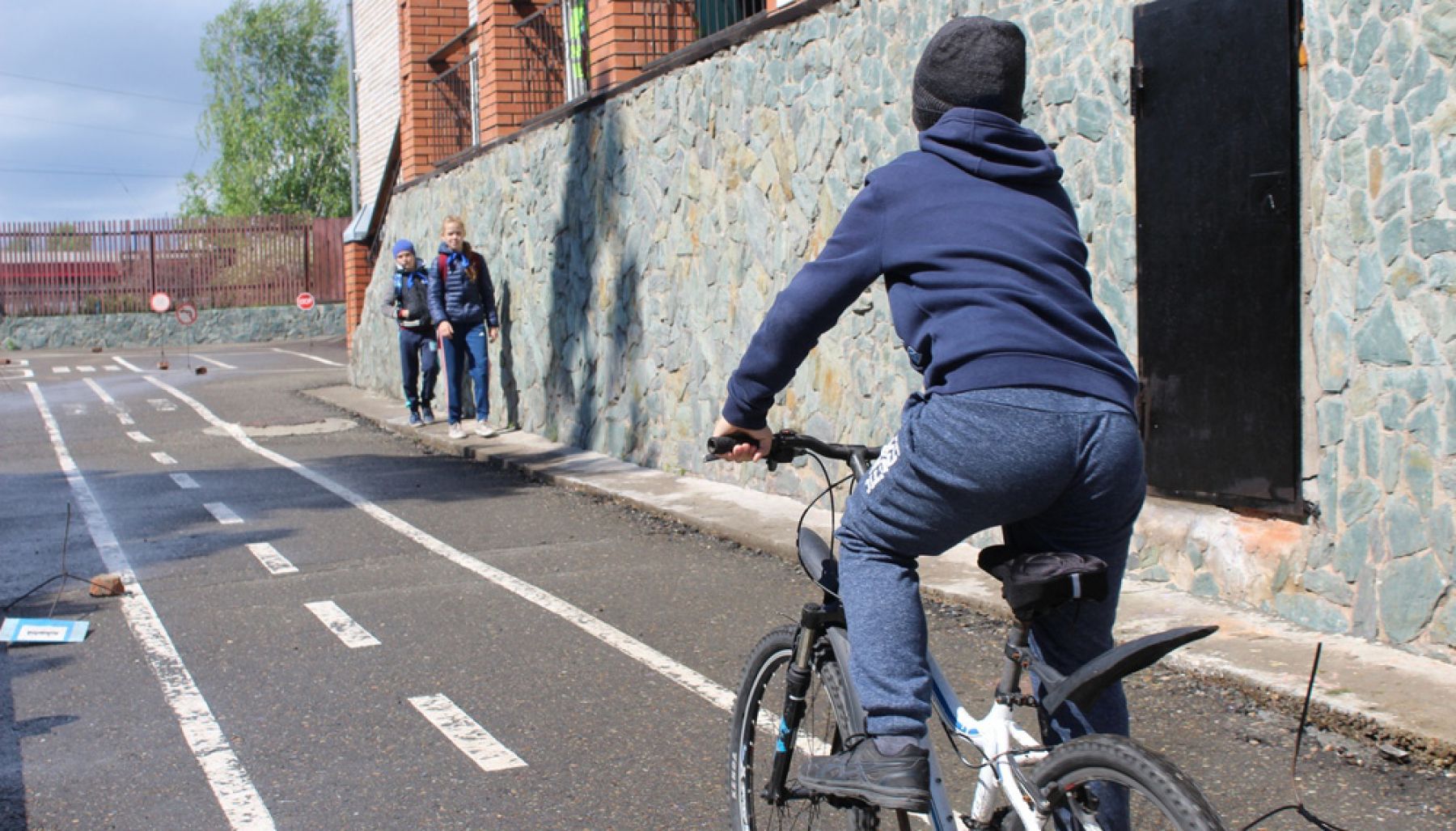 Конкурс для школьников «Безопасное колесо» провели в Бийске сотрудники ГИБДД 