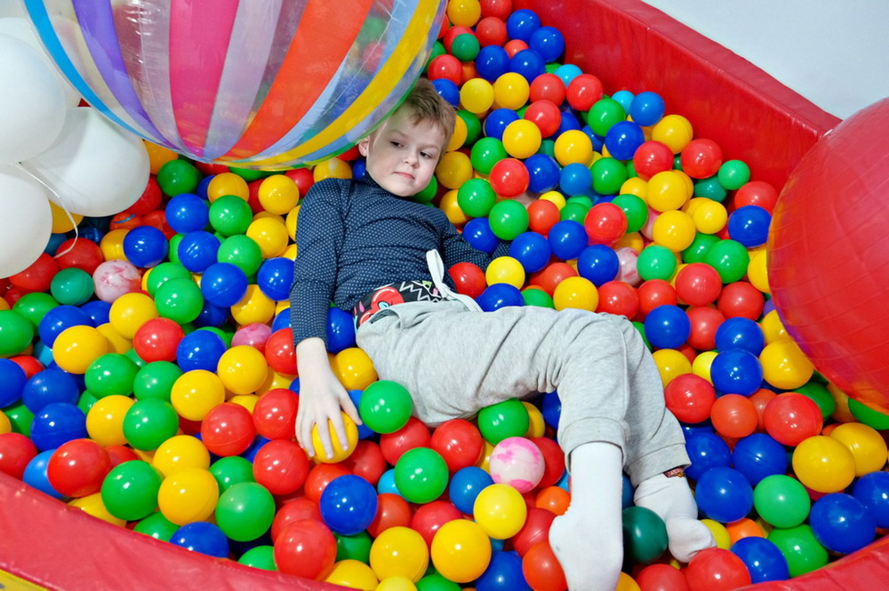 Депутат АКЗС Андрей Абрамов посетил центр «Дети-Ангелы»