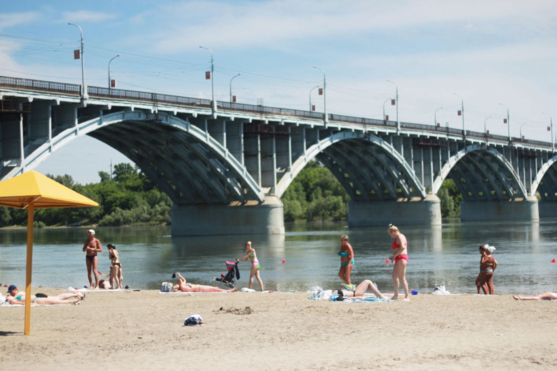 Спасатели объясняют, чем опасно купание в неустановленных местах