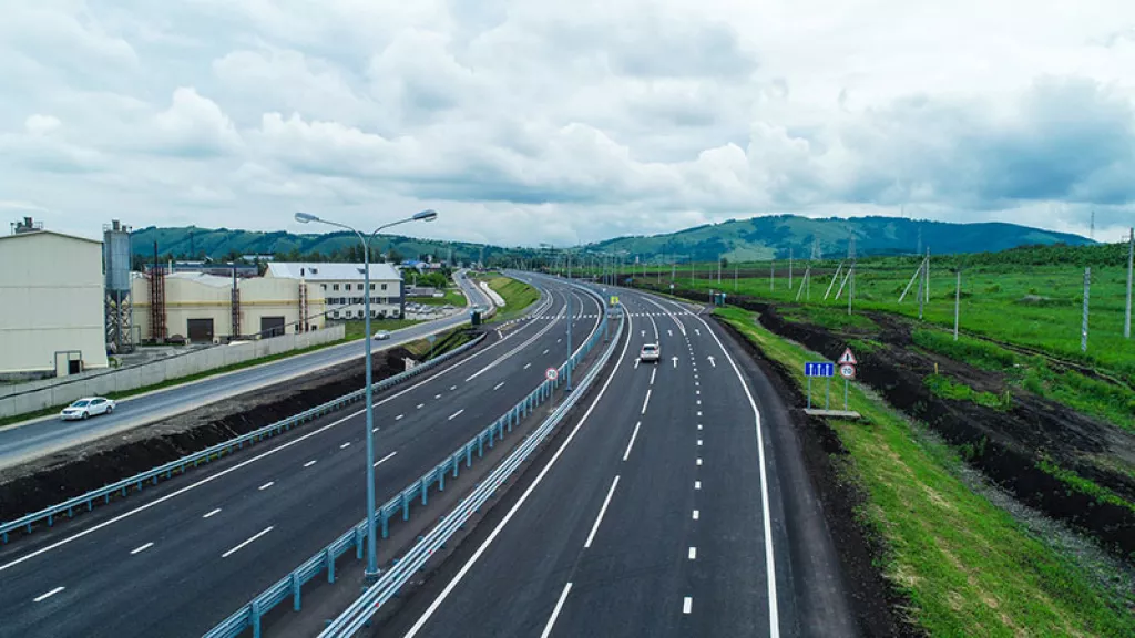 Около 20 километров Чуйского тракта расширят в курортных местах на Алтае - Информационный портал "Бийский рабочий", 09.11.2025