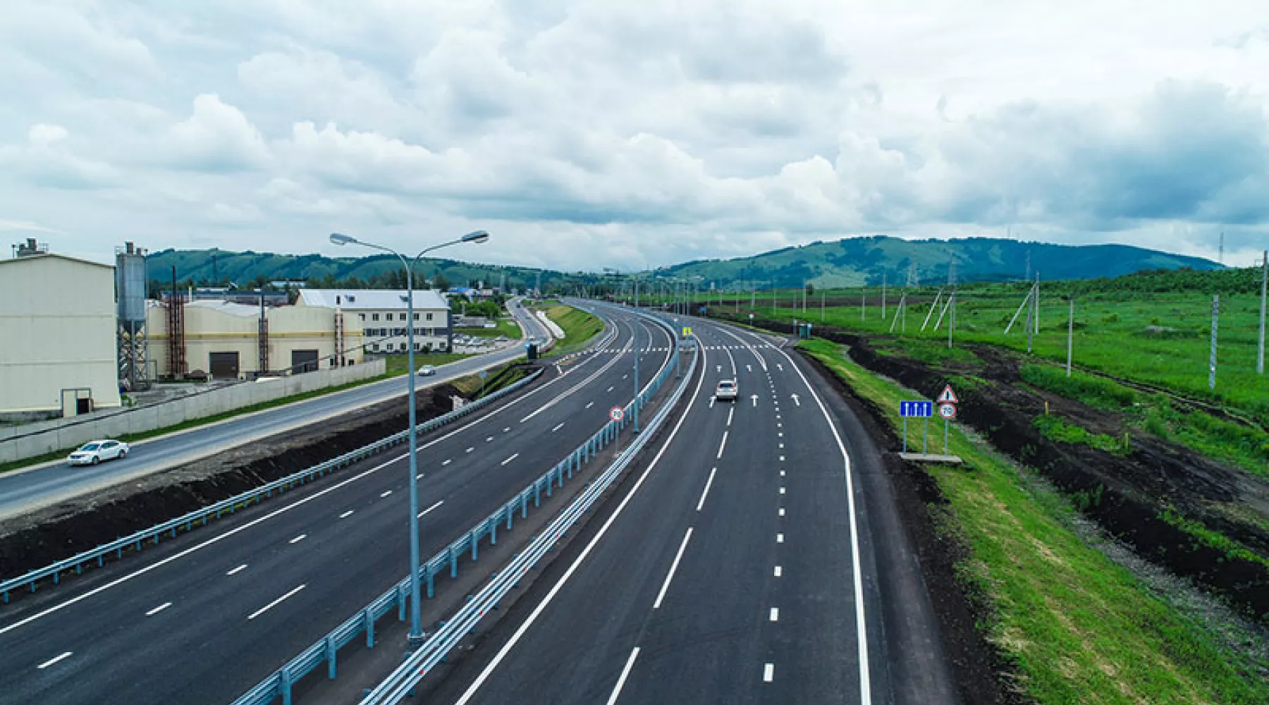 Двухуровневую развязку построили на Чуйском тракте у села Майма 