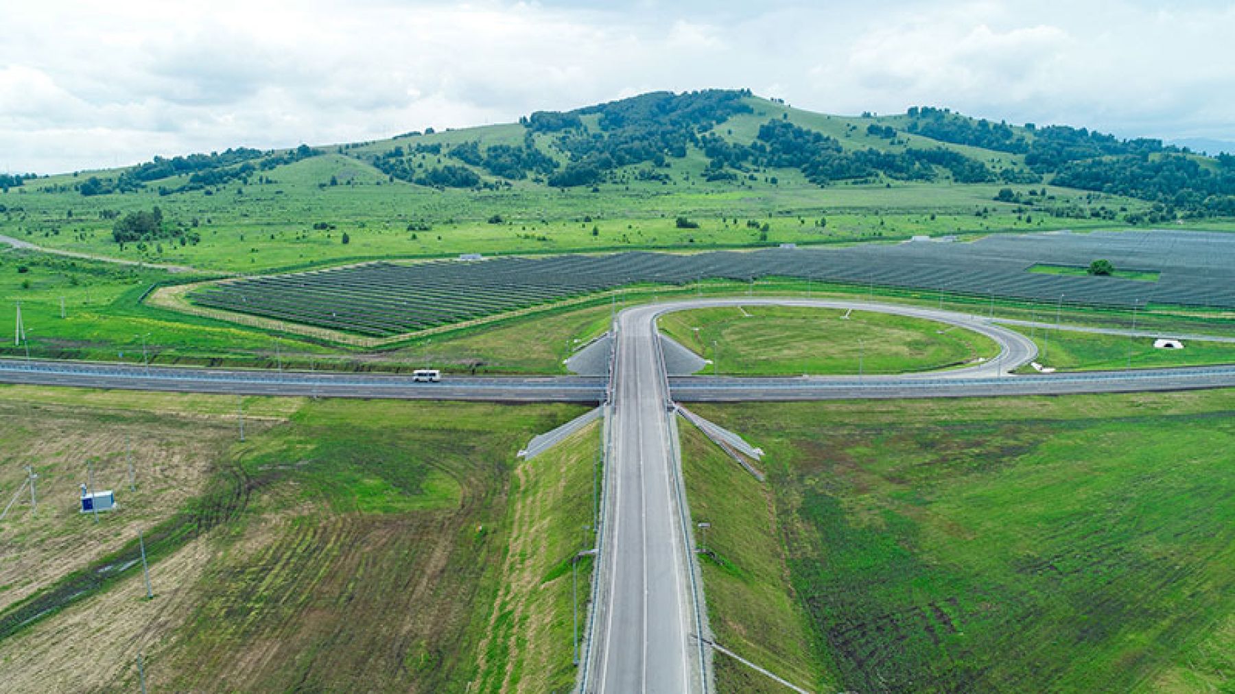 Двухуровневую развязку построили на Чуйском тракте у села Майма 