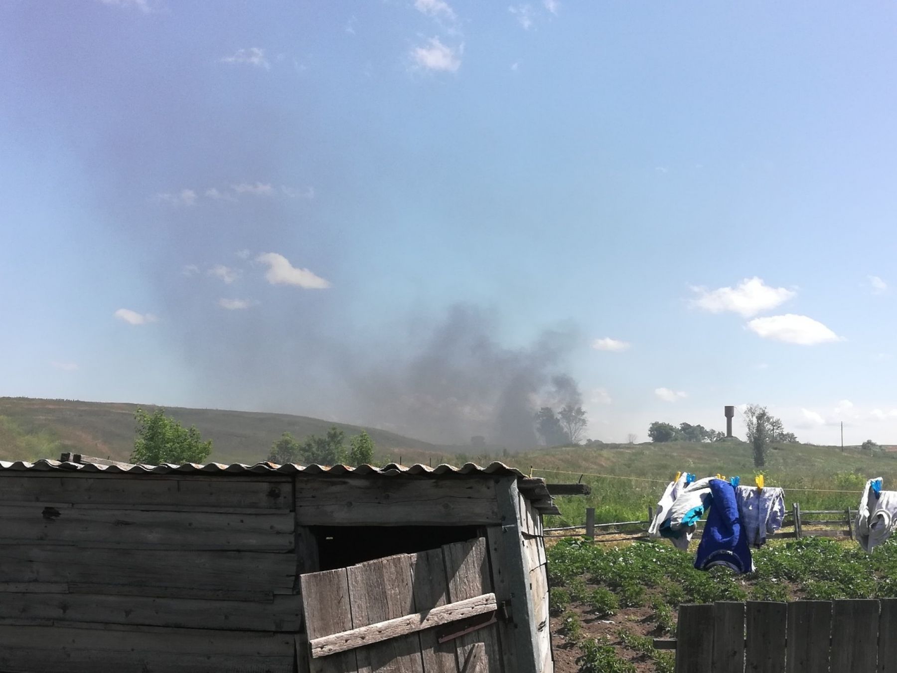 Соцсети: жители Новой Чемровки жалуются на свалку, отравляющую им жизнь 