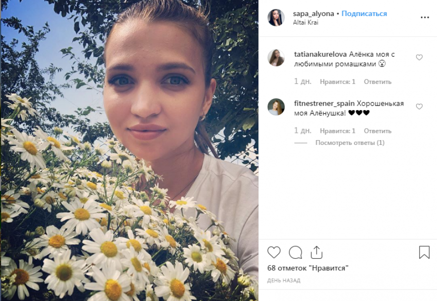 Девушки в цвету: соцсети завалены фотографиями на фоне цветущих алтайских полей 