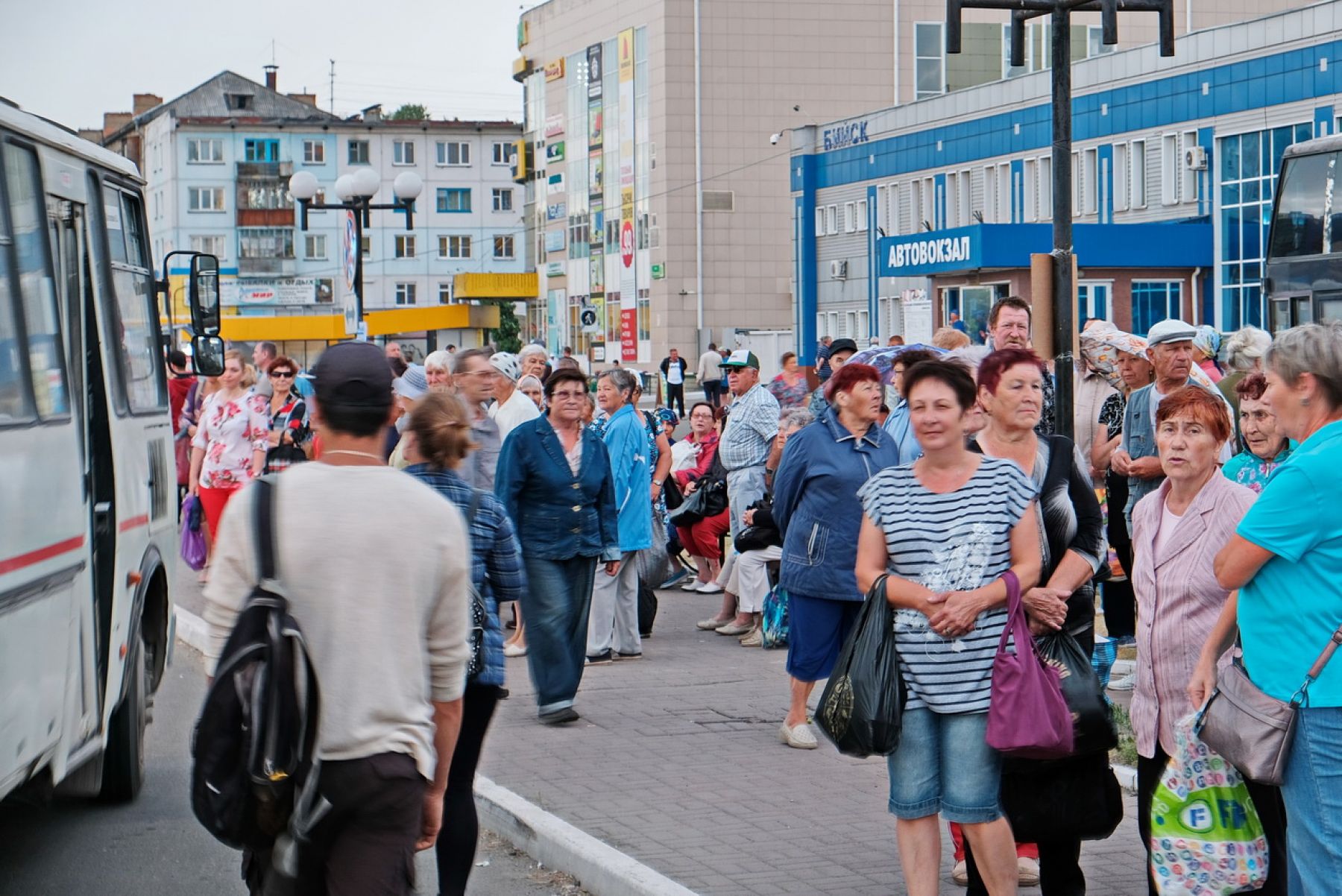 Как килек в банке: бийские дачники жалуются на работу садоводческих маршрутов