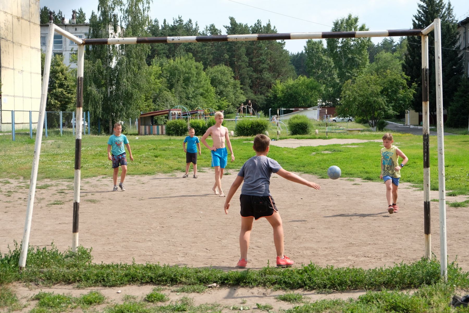 Отдых с пользой: чем занять ребенка в городе летом