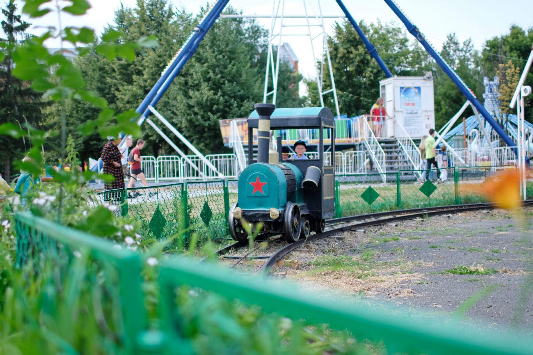 Отдых с пользой: чем занять ребенка в городе летом