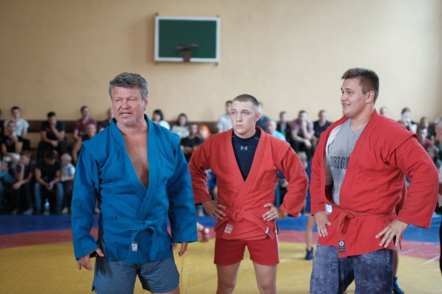 «Русский медведь» Олег Тактаров провел мастер-класс в Бийске