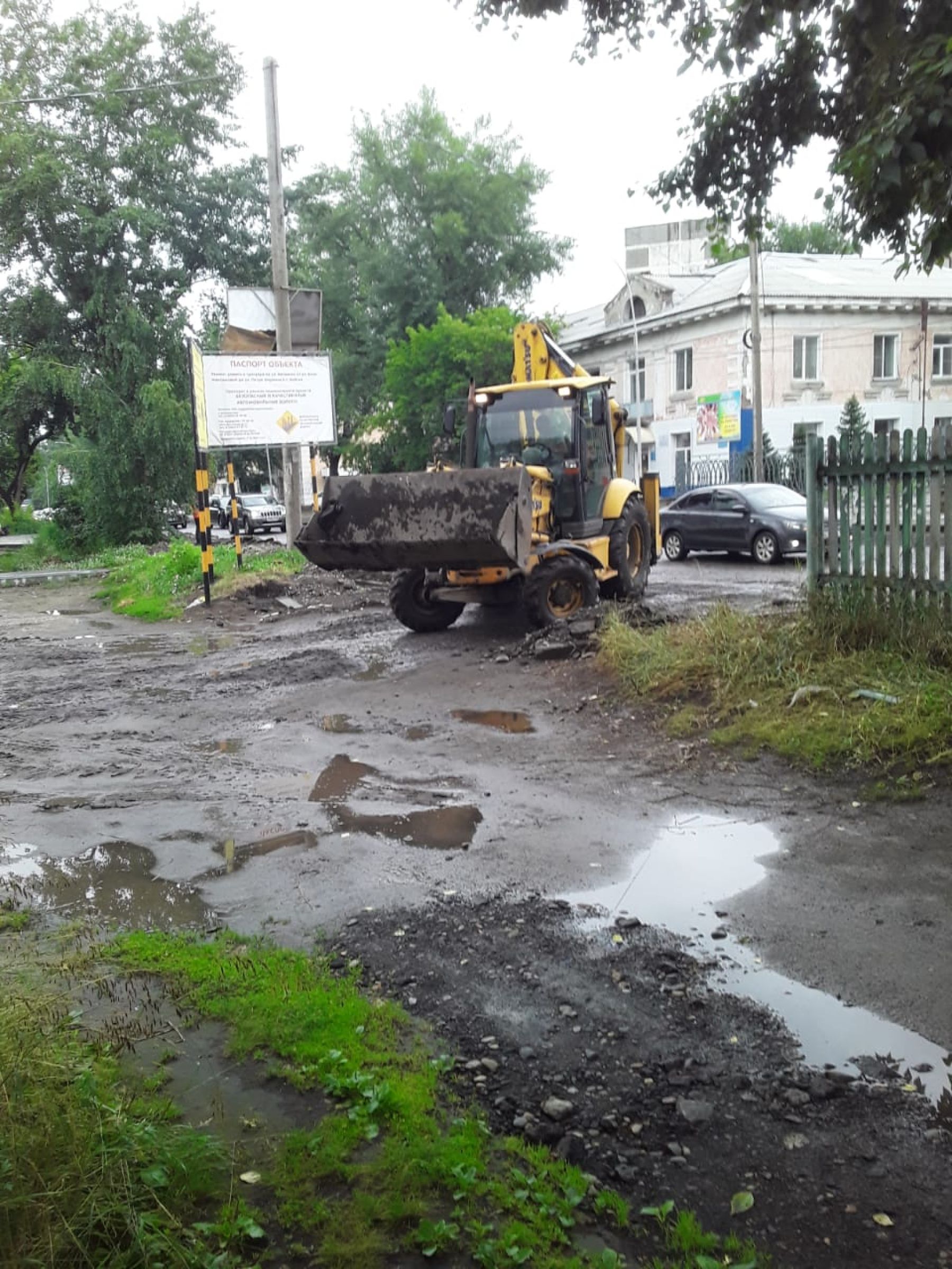 В Бийске обнажилась брусчатка 30-х годов