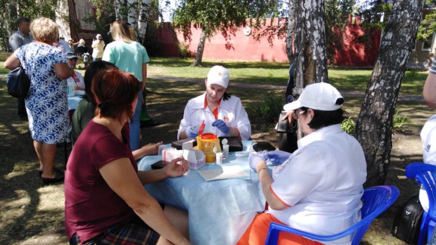 Мобильный центр здоровья работал для гостей Евдокимовского фестиваля