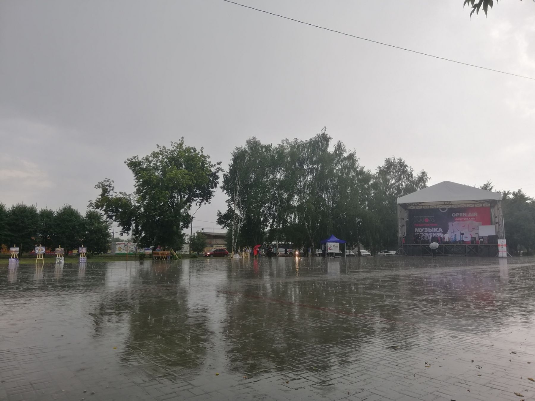 Хляби небесные: половину Бийска накрыло мощным градом 