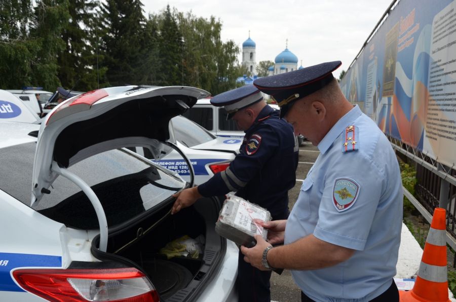 В МВД России «Бийское» провели строевой смотр служебного автотранспорта 