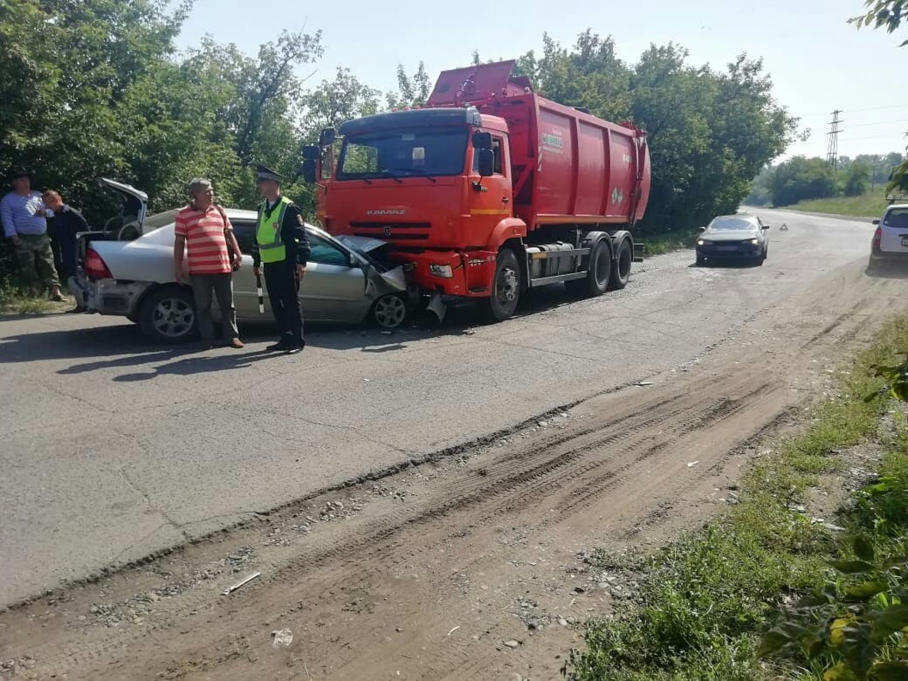 День тяжелый: жесткое ДТП произошло на улице Угольной в Бийске