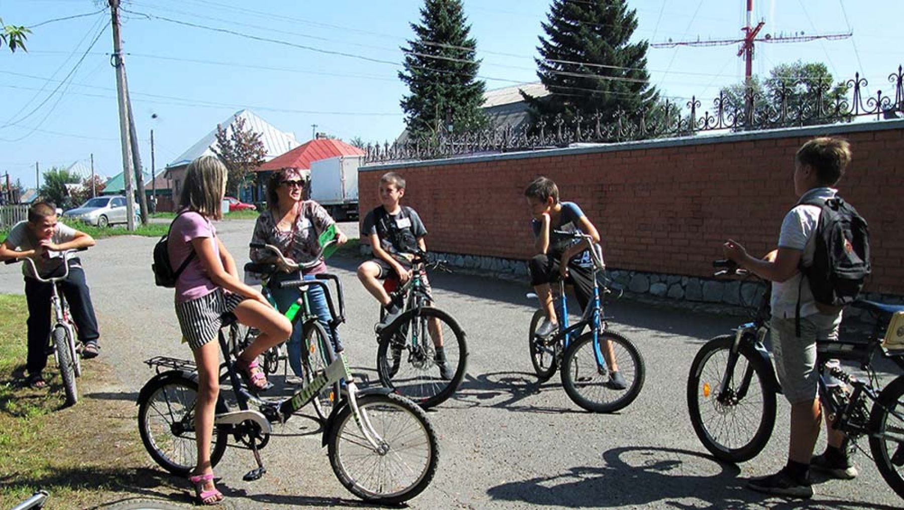 Экскурсию на велосипедах провели для местной детворы в поселке Нагорный