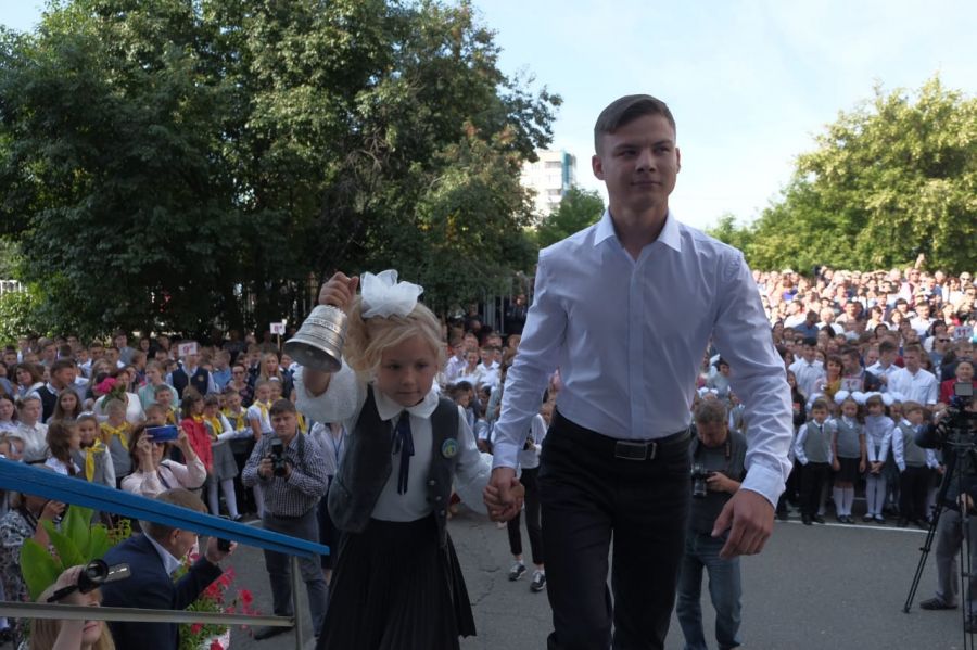 Губернатор Виктор Томенко поздравил лицеистов с началом учебного года