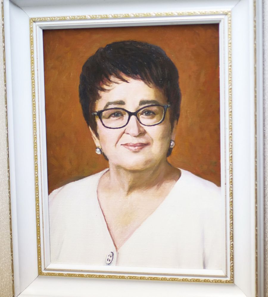 В бийской галерее градоначальников заменили портрет Лидии Громогласовой