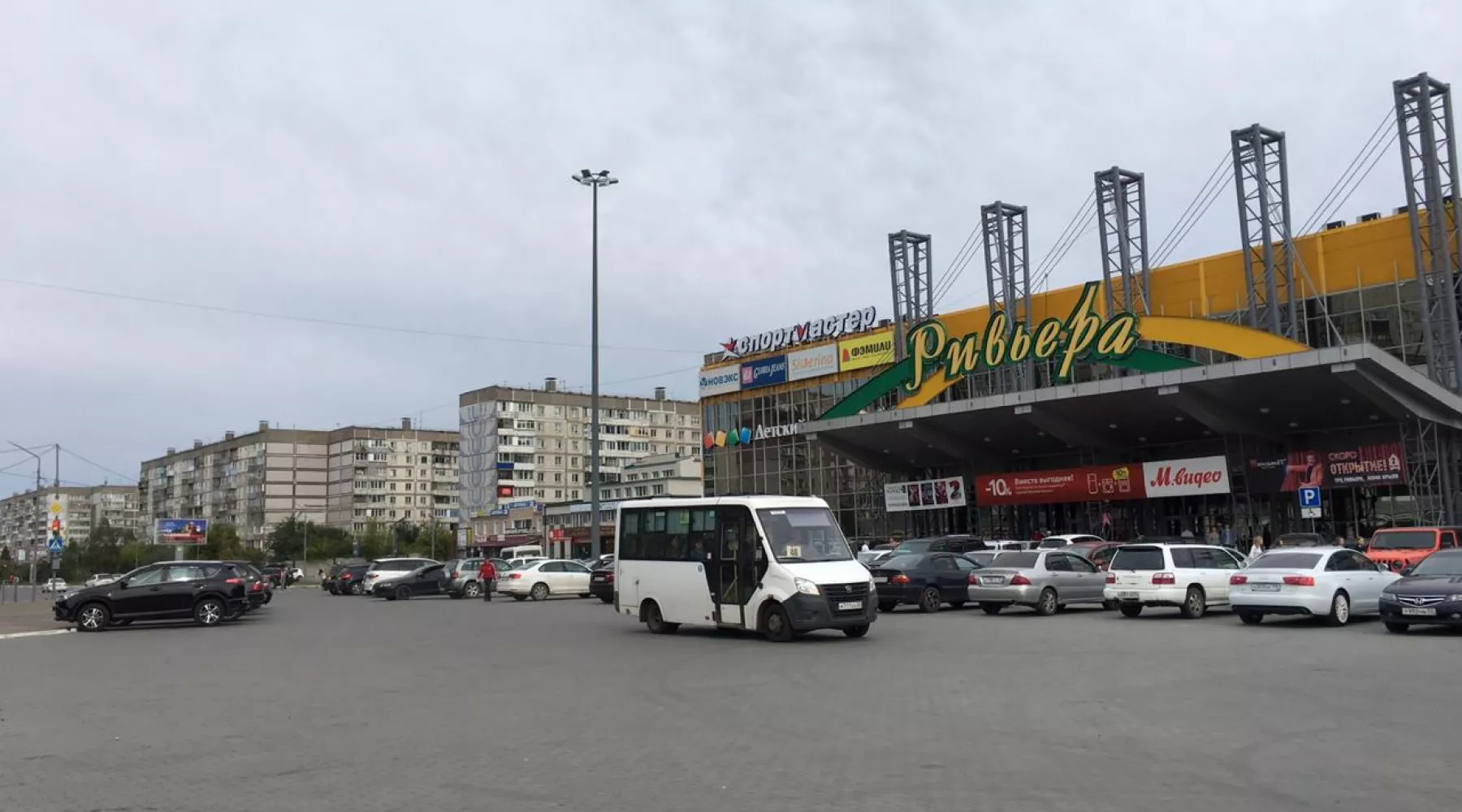 Улицу Советскую у «Ривьеры» перекрыли для монтажа сцены 