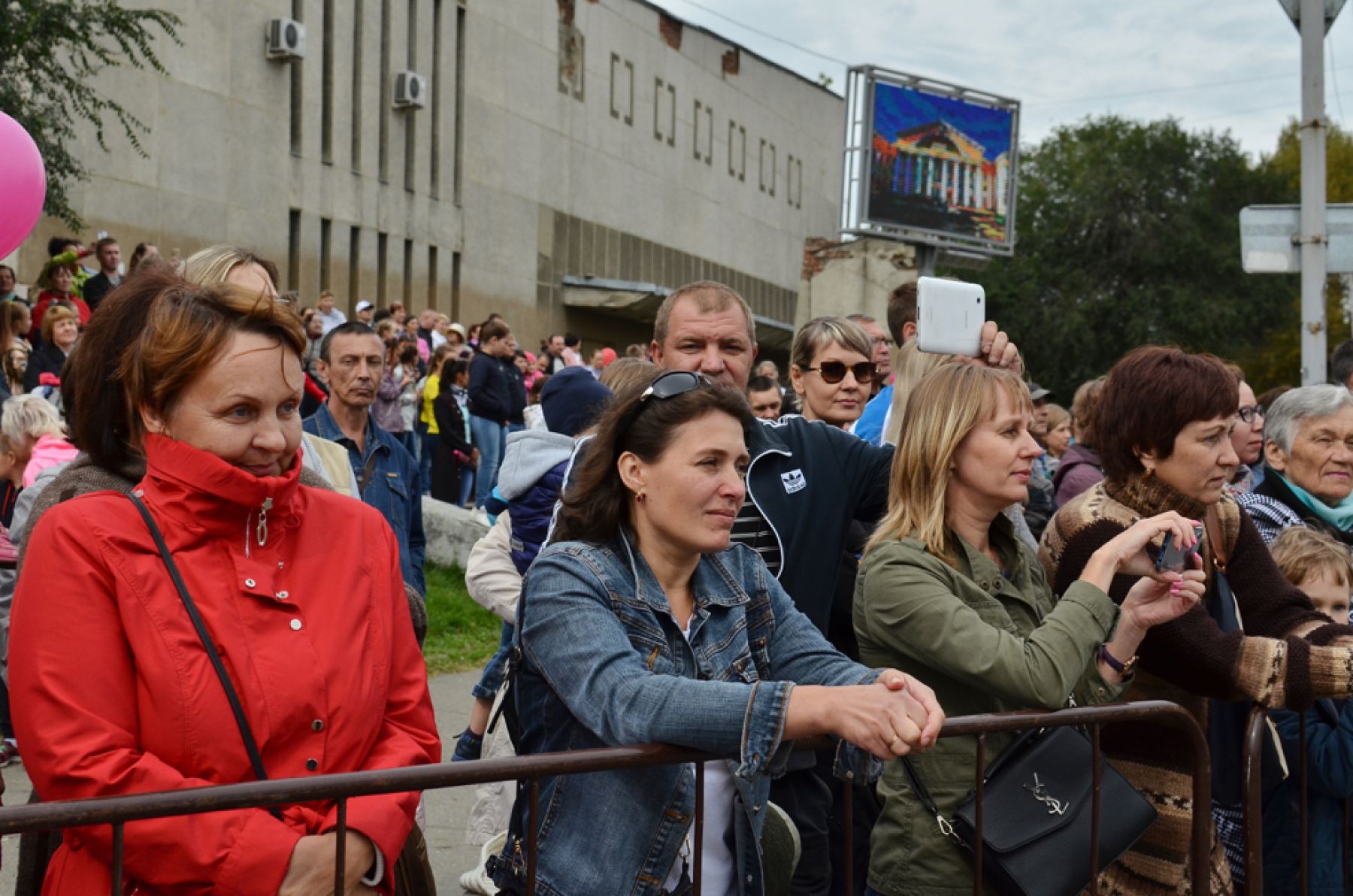 Места неповышенной комфортности: почему мало кто увидел парад на День города