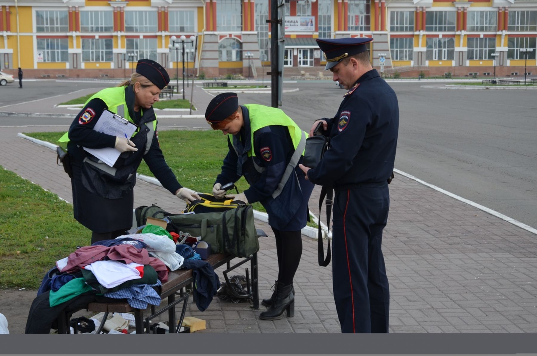 Подозрительные предметы обнаружили около бийского автовокзала