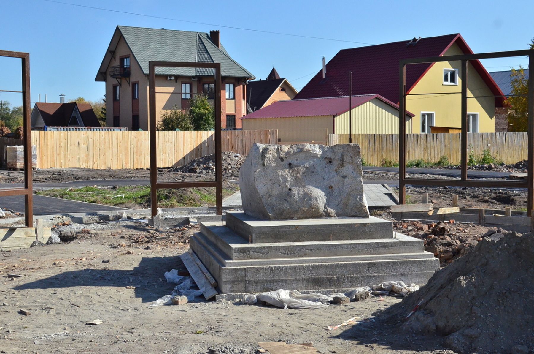 Новый сквер Бийской крепости обретает свои черты 