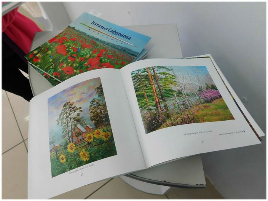 Цветы и пейзажи: выставка живописи художницы из села Аскат открывается в Бийске