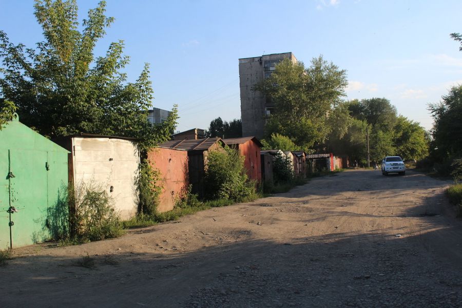 Ранее улица Короленко представляла собой череду гаражей.