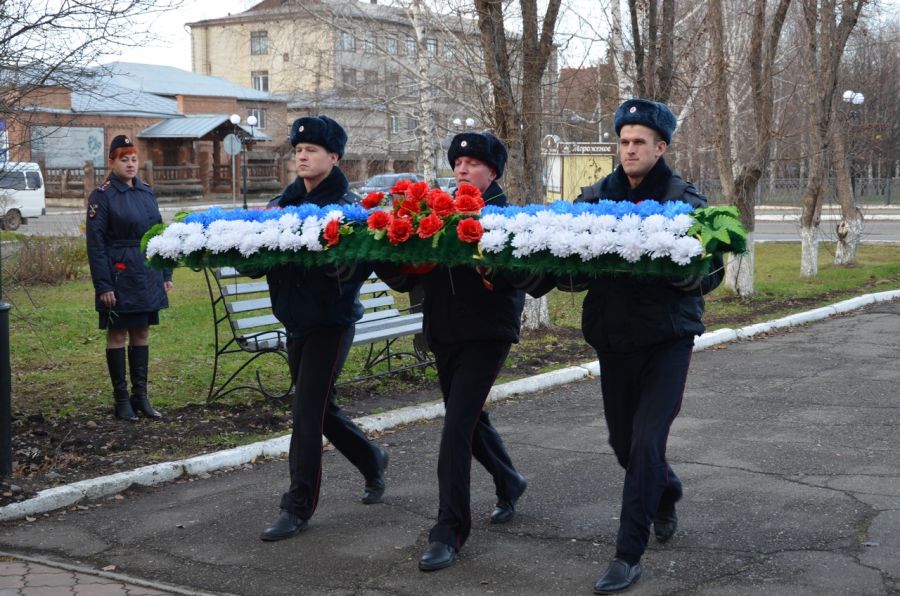 Память полицейских, погибших при исполнении служебного долга, почтили в Бийске 
