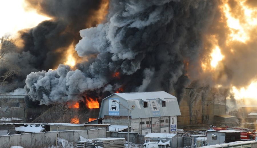 Пожар случился в производственном помещении в районе объединения «Восток»