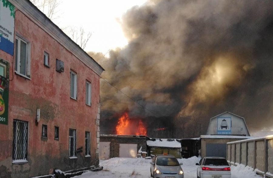 Пожар случился в производственном помещении в районе объединения «Восток»
