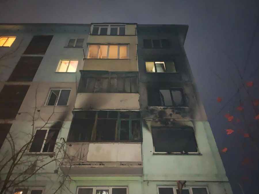 В загоревшейся квартире на улице Васильева погиб человек