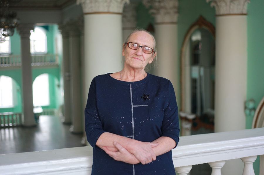 Руководитель театра «Огонек» Людмила Кропотова отметила 70-летний юбилей