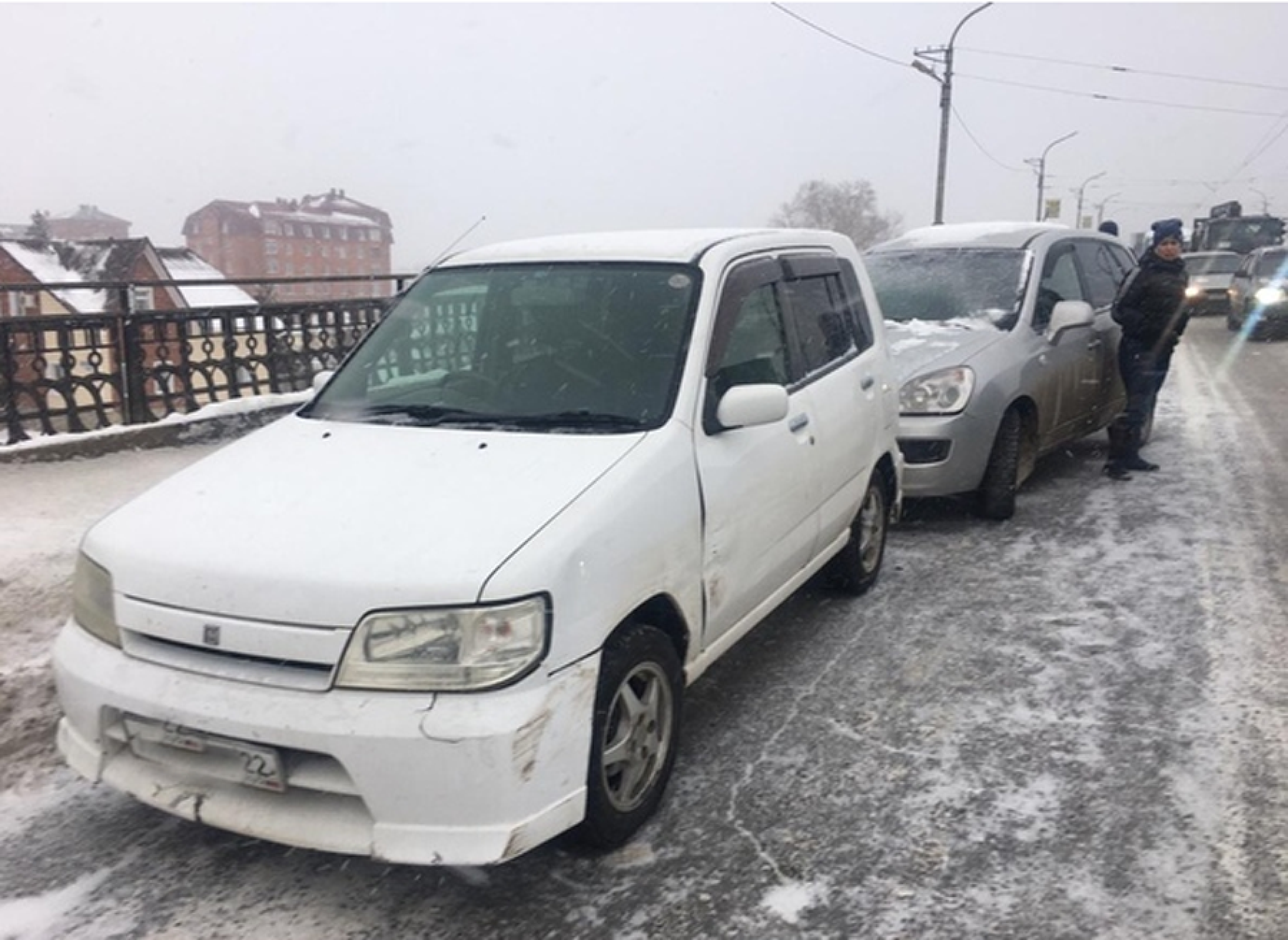 ДТП с участием трех автомобилей произошло в Бийске на коммунальном мосту