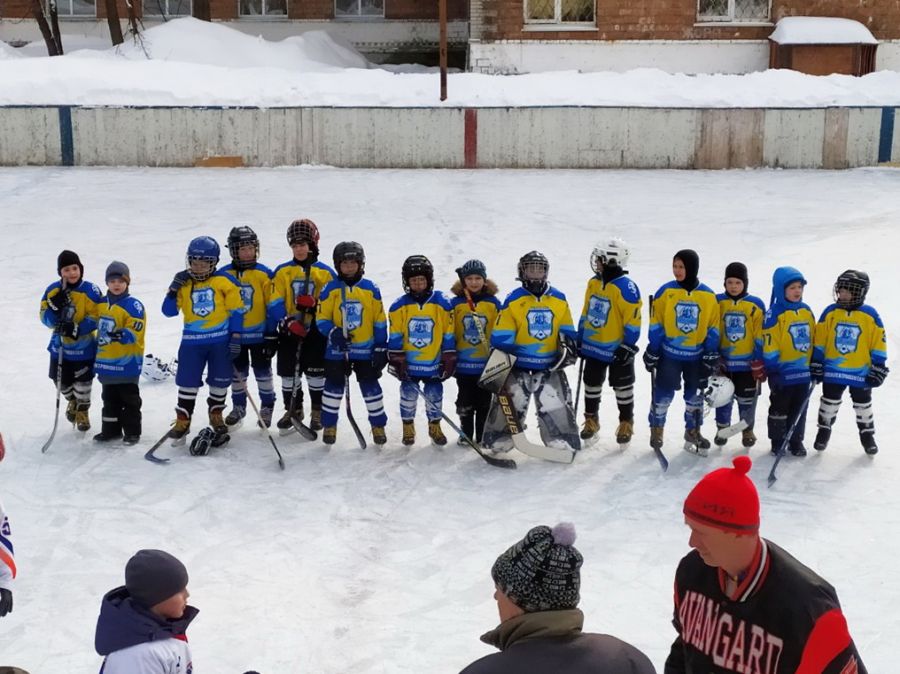 В Бийске прошёл турнир по хоккею среди юных спортсменов