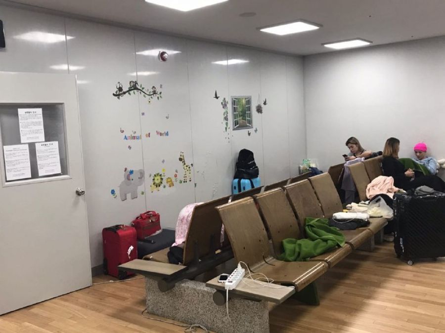 Больше недели провели бийчанки в подвале корейского аэропорта из-за коронавируса