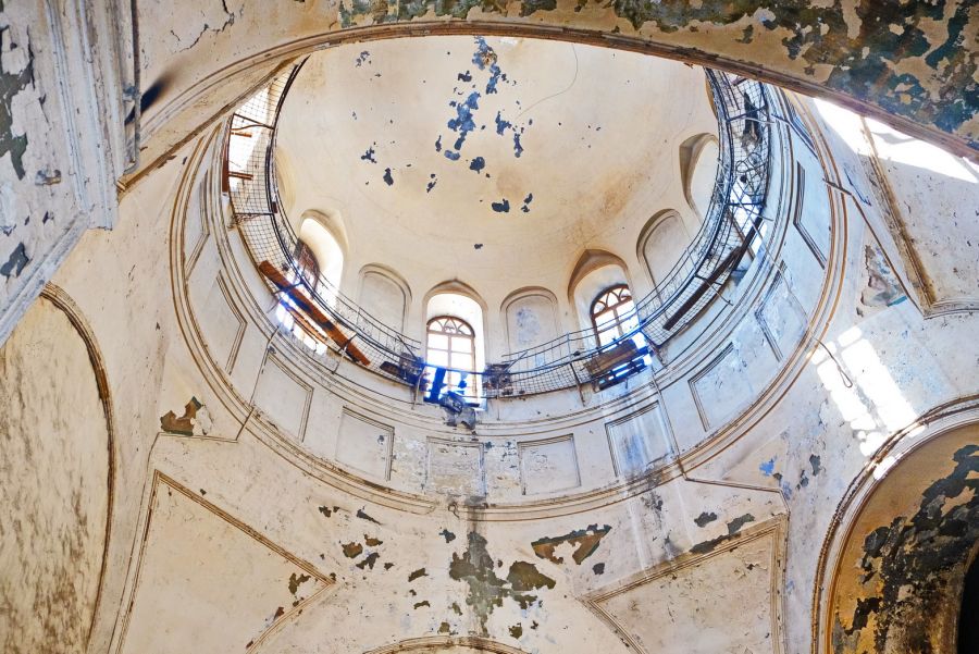 Штрафы, имидж, демонтаж: как бийский завод обязали восстановить храм 
