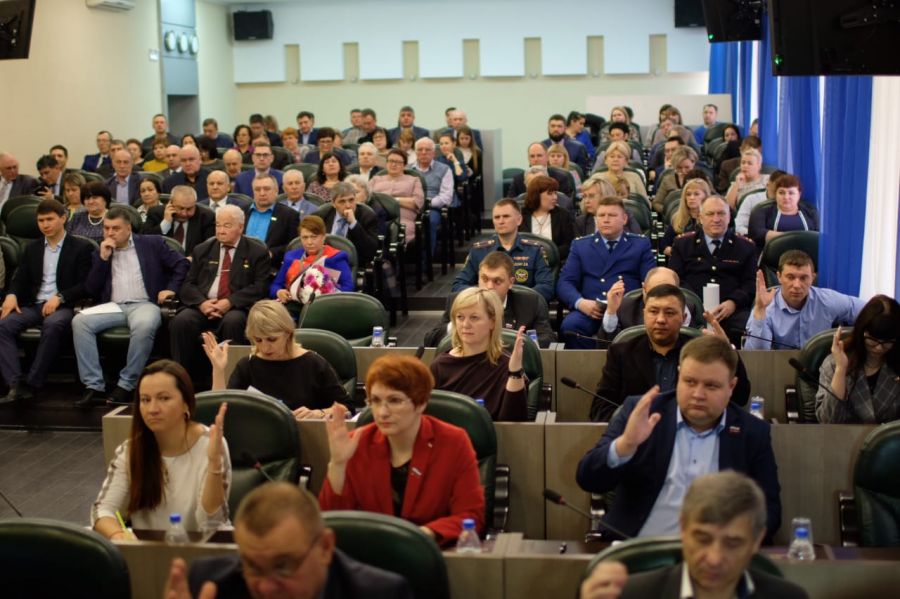 На заседании Думы Бийска Александр Студеникин отчитывается о работе за год 