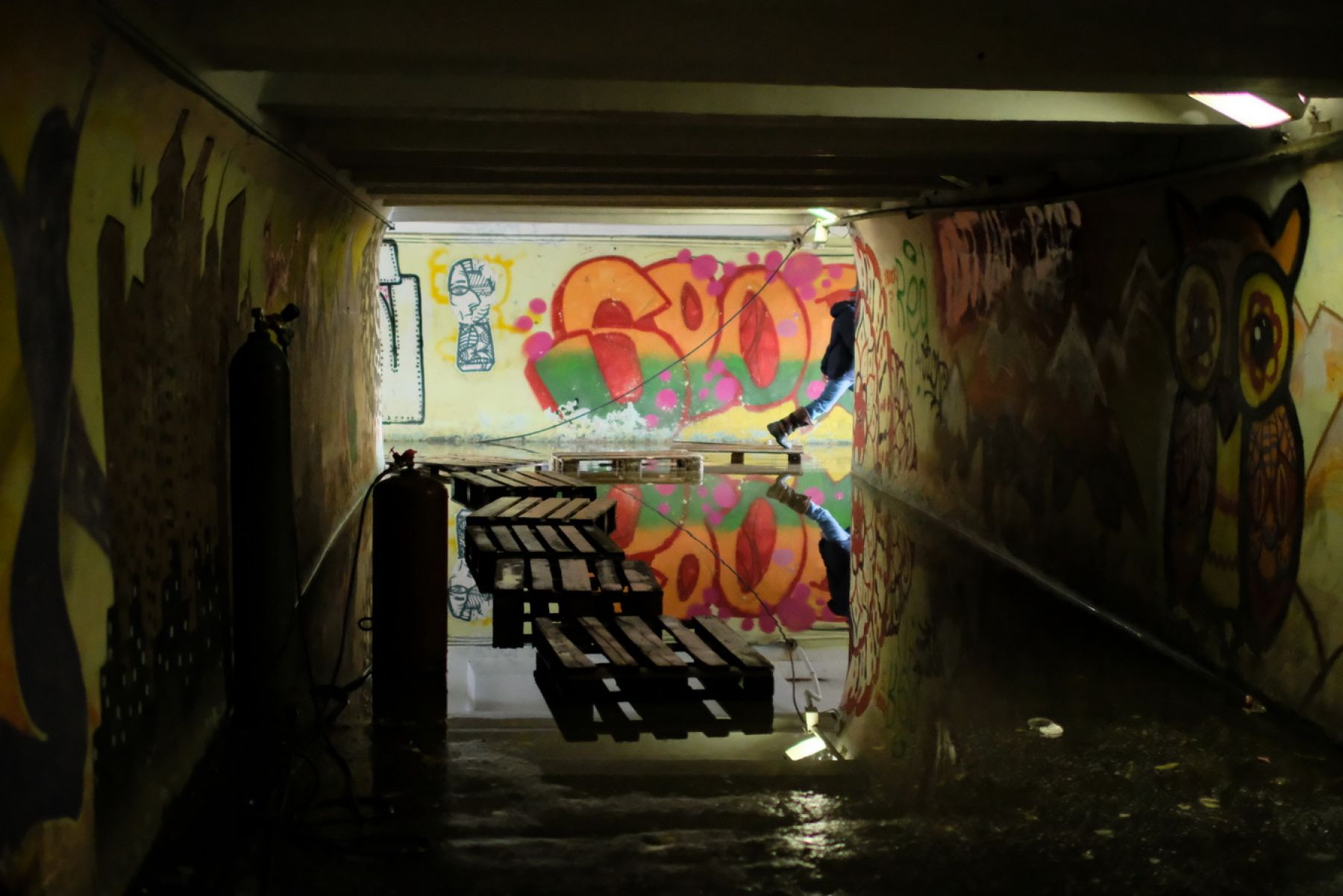 В бийском подземном переходе, который ежегодно затапливает, меняют насос