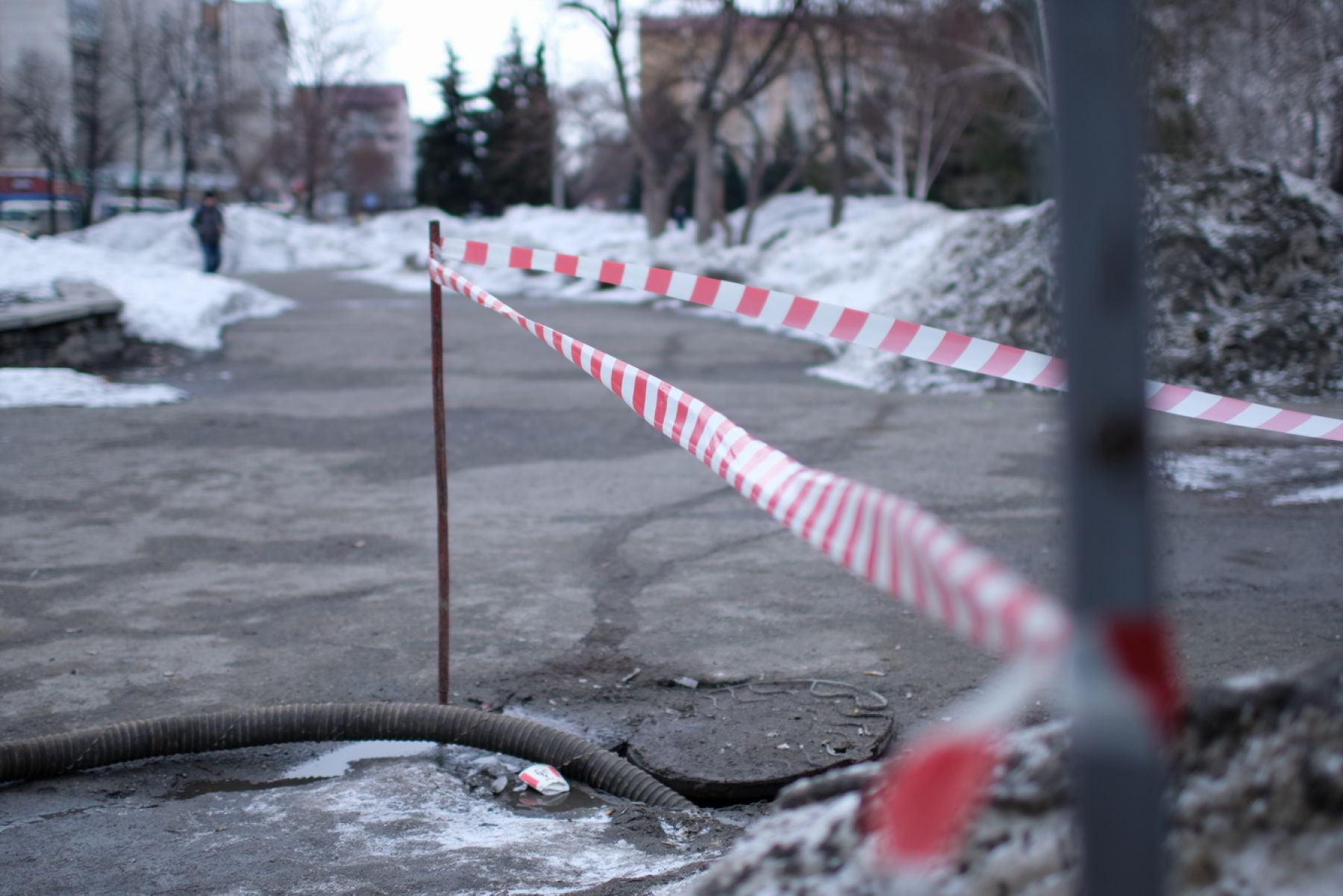 В бийском подземном переходе, который ежегодно затапливает, меняют насос