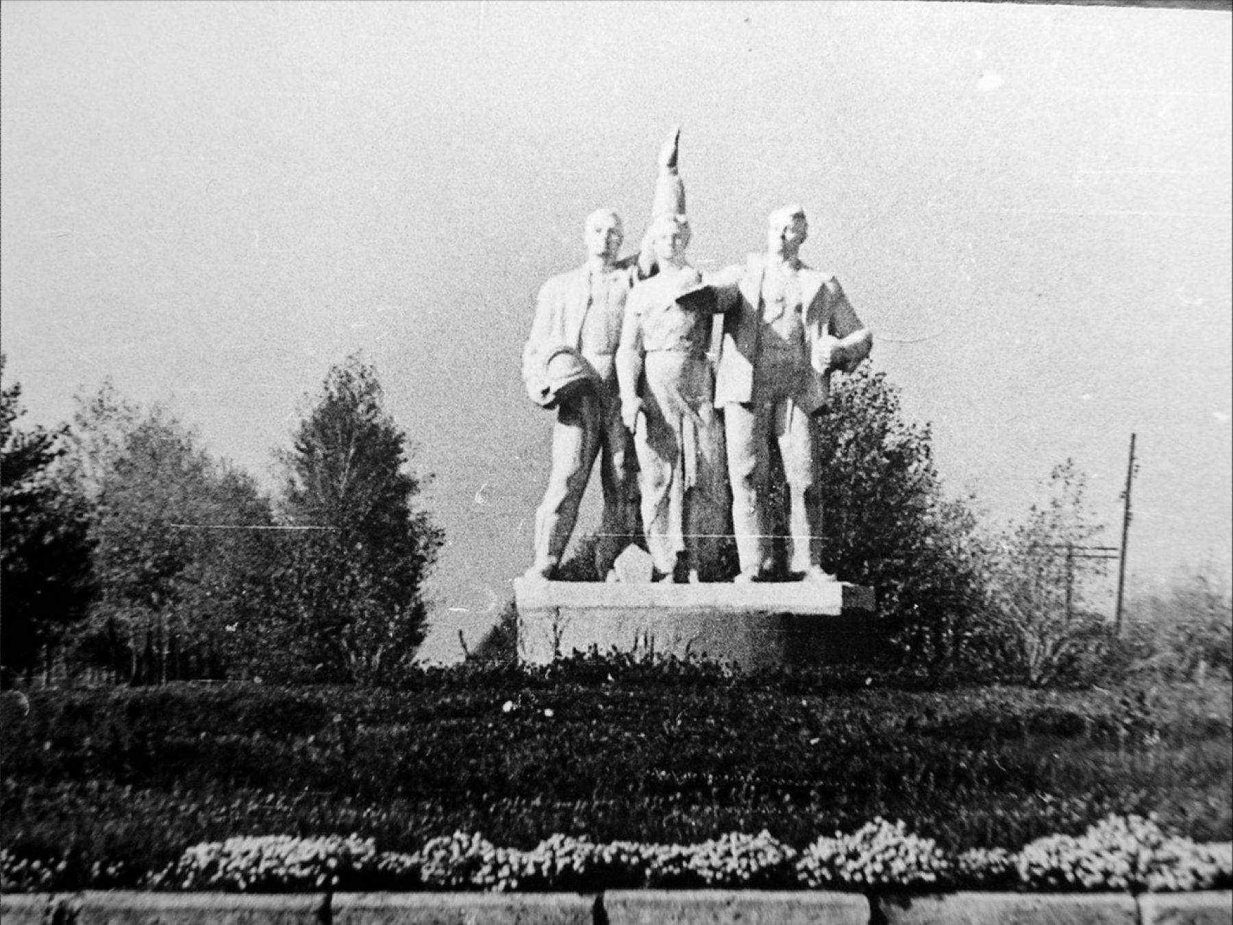 Фото дня: в Бийске в районе АТС-4 убрали громоздкую рекламную конструкцию 